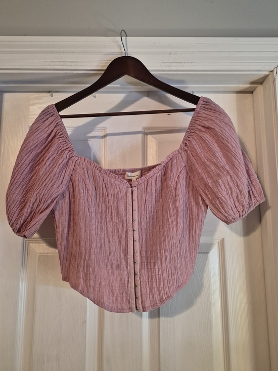 reminiscence Tops - Pink Puff Sleeve Eyehook Women’s Top Size Large